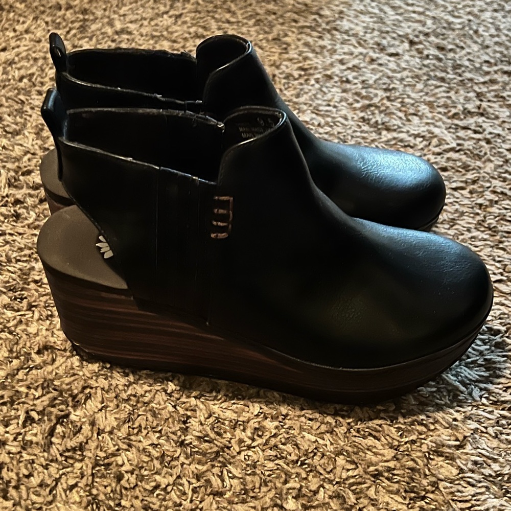Black Clog Wedges
